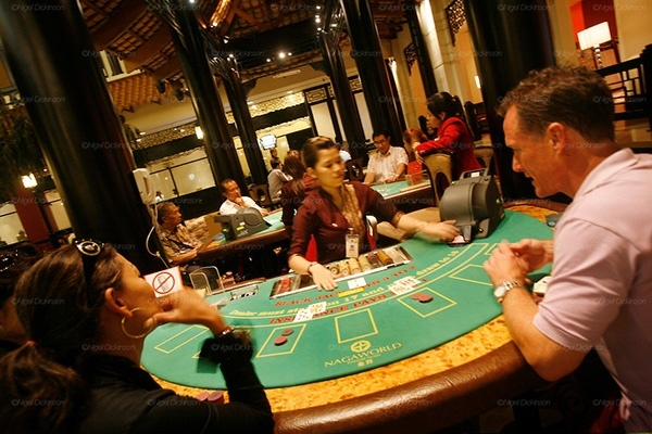 Hướng dẫn đầy đủ cách tải game casino online dễ dàng trên điện thoại